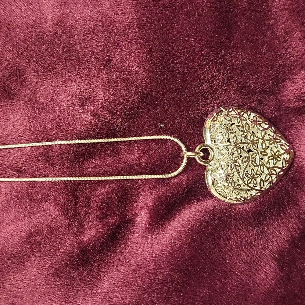 Elegant Sterling Silver Heart Pendant HEAVY/ INCLUDES 20 Inch Chain